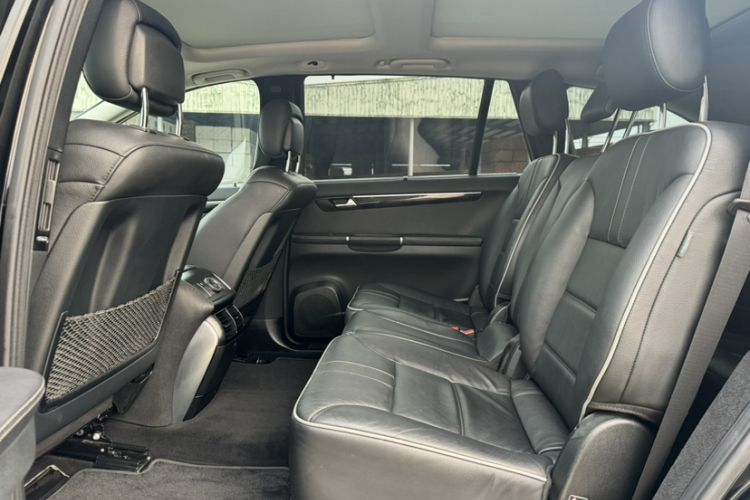 Used Mercedes-Benz R-Class 2017 R 320 4MATIC Business Edition Prestige Model Interior 4