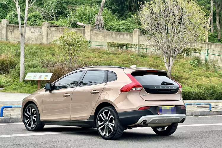 Used Volvo V40 2017 Cross Country T3 Zhiya Edition