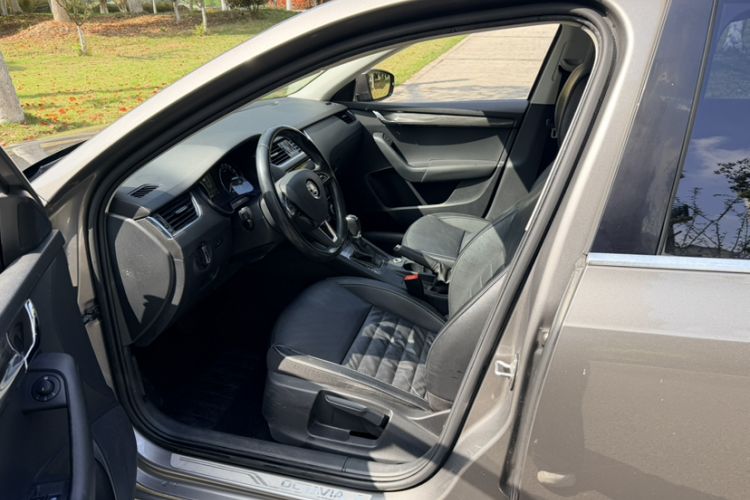 Used Skoda Octavia 2017 TSI280 DSG Smart Drive Edition Interior 2