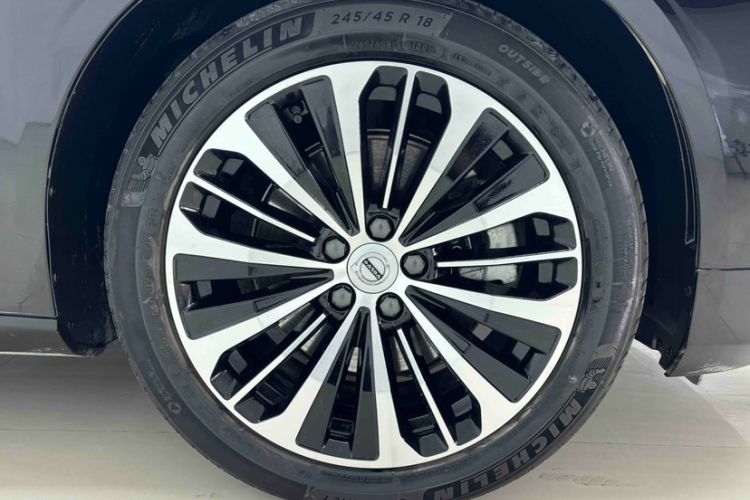 Used Volvo S90 2025 B5 Zhiyi Luxury Edition
