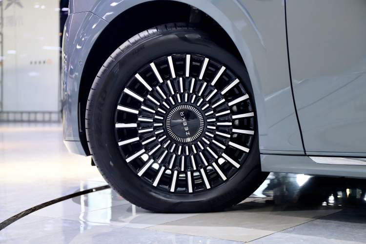 Used Zeekr 009 2024 Six-Seat Executive Version 4WD 140 kWh