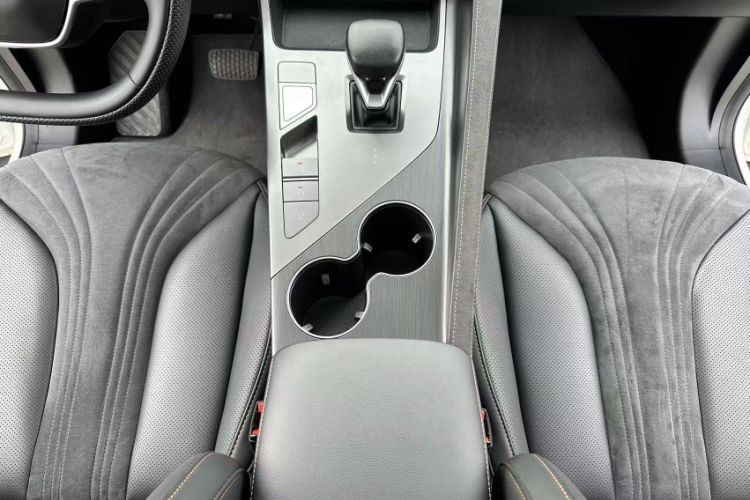 Used Roewe D5X DMH 2024 135 Tech Edition