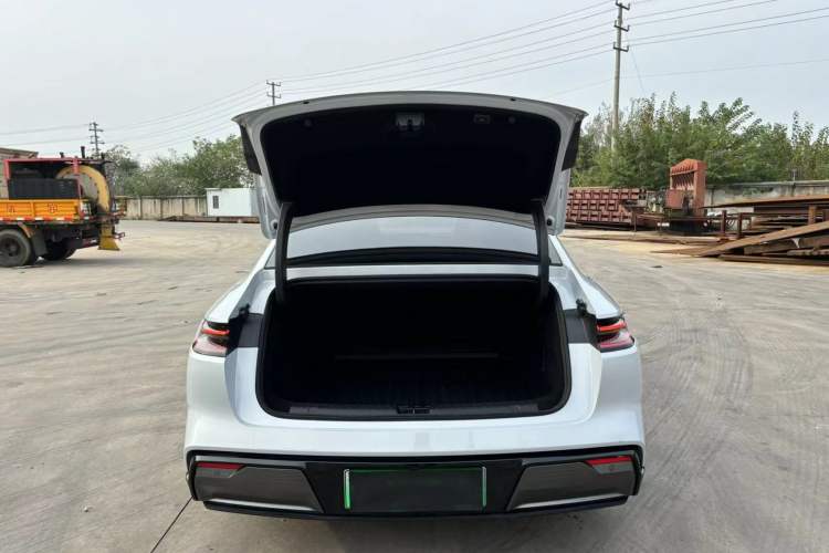 Used Geely Galaxy E8 2025 575 km Exploration Intelligent Driving Edition
