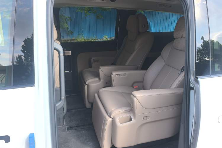 Used Li Auto MEGA 2025 Home Family Special Edition