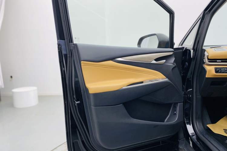 Used SAIC MAXUS G50 PHEV 2025 Revised Navigation Edition
