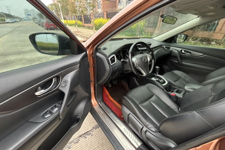 Used Nissan X-Trail 2015 2.0L CVT Comfort MAX Edition 2WD Interior 2