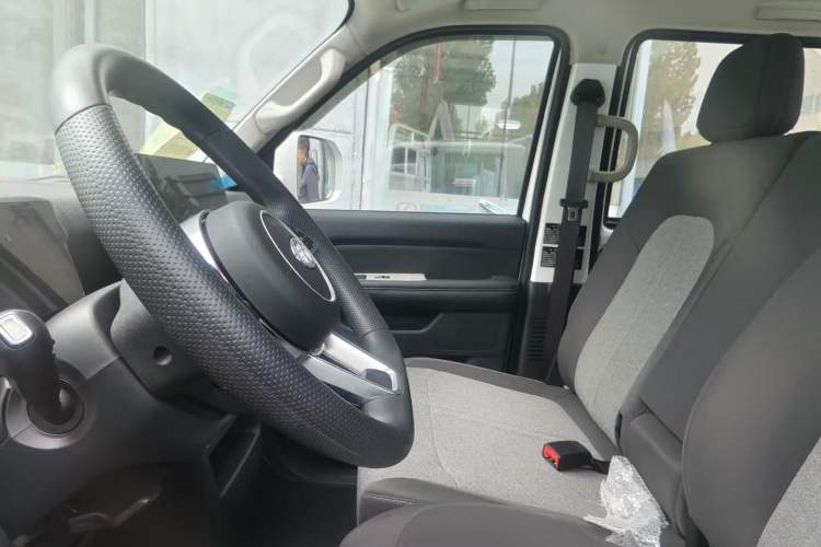 Used Ruichi EC75 2026 Model Freight Vehicle Smart Driving Ultra-Charging Edition Pioneer I
