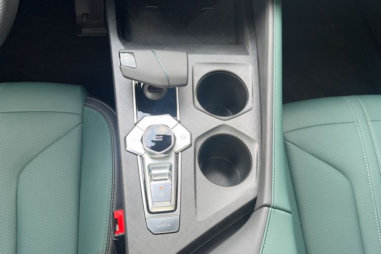 Used Changan UNI-V iDD 2024 Blue Whale Smart Electric iDD 136km Luxury Model
