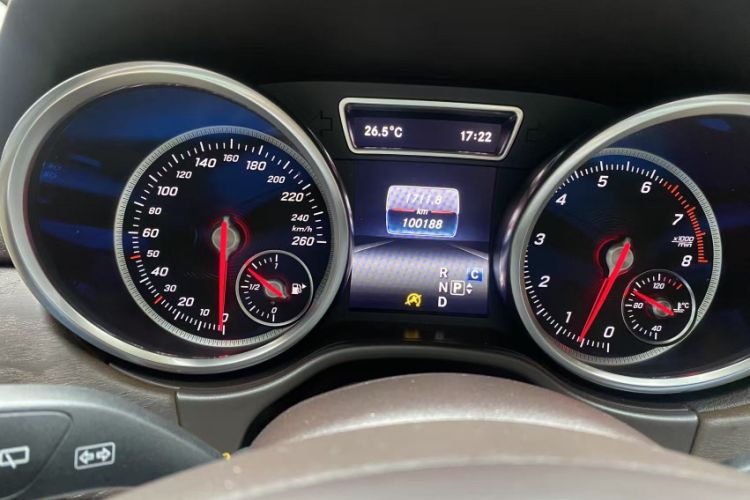 Used Mercedes-Benz GLE 2016 GLE 320 4MATIC Dynamic Edition Odometer Close Up