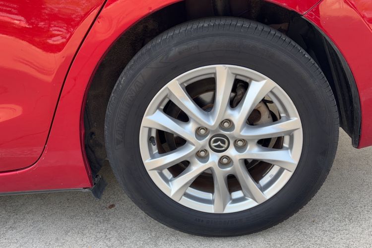 Used Mazda 3 Axela 2014 Sedan 1.5L Automatic Luxury Model Exterior 2