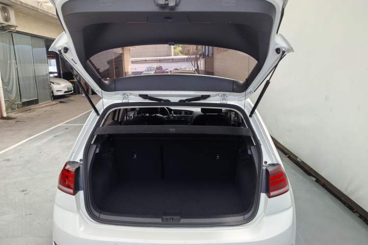 Used Volkswagen Golf 2018 230TSI Automatic Comfort Model Exterior 11