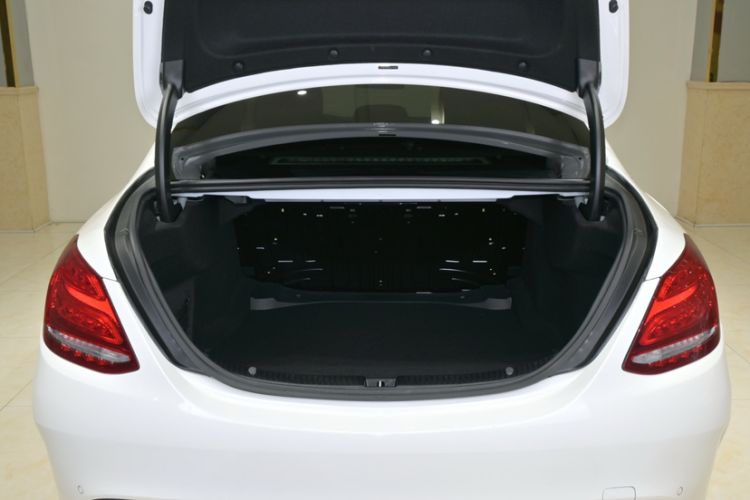 Used Mercedes-Benz C-Class 2018 C 200 L 4MATIC Sport Edition Interior 7