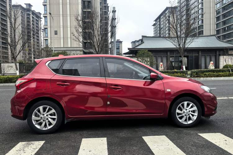 Used Nissan Tiida 2016 1.6L CVT Cool Dynamic Edition