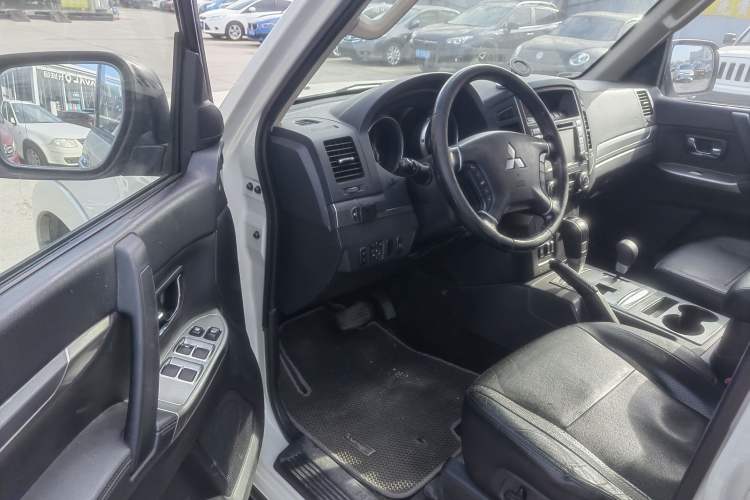 Used Mitsubishi Pajero 2014 3.0L Elite Upgrade Edition
