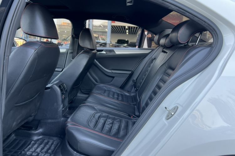 Used Volkswagen Sagitar 2013 2.0 TSI GLI Interior 4