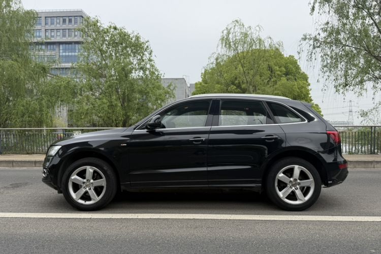 Used Audi Q5 2017 Plus 40 TFSI Ambition Model Exterior 4