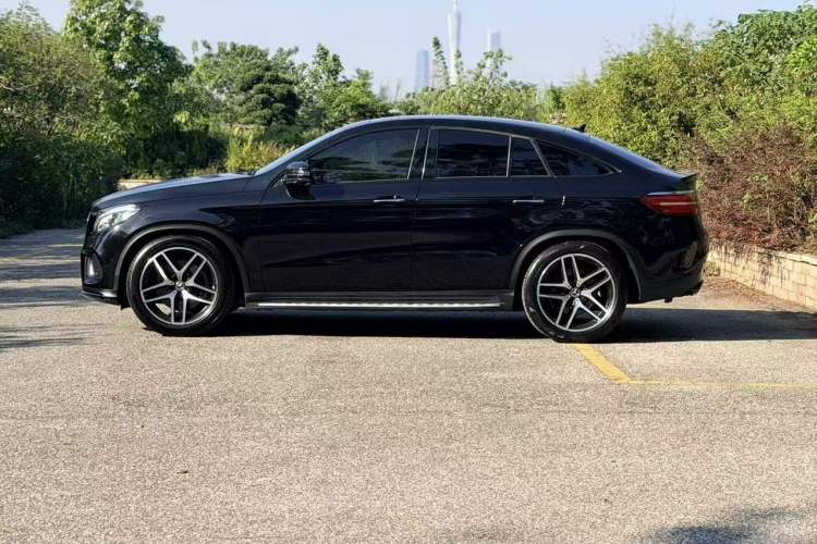 Used Mercedes-Benz GLE Coupe 2017 GLE 500 4MATIC Coupe SUV Exterior 4