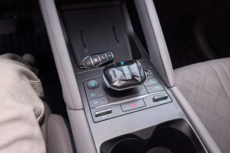 Used BYD Yuan UP 2024 401KM Leading Edition Gear Lever