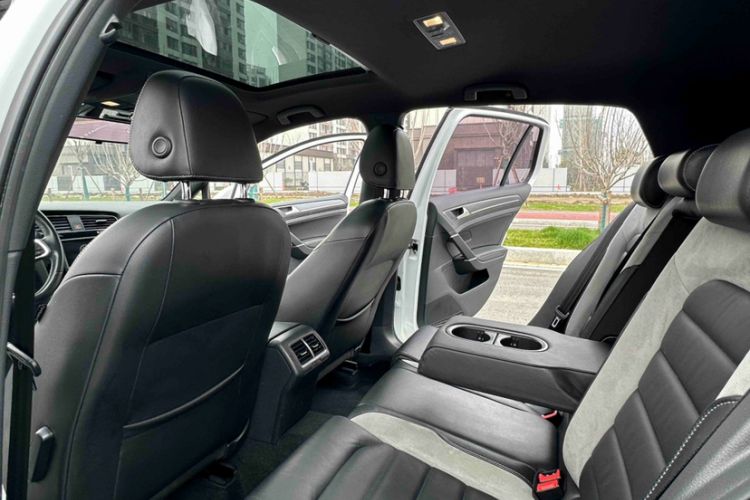 Used Volkswagen Golf 2017 280TSI Automatic R-Line Million-Vehicle Commemorative Edition
