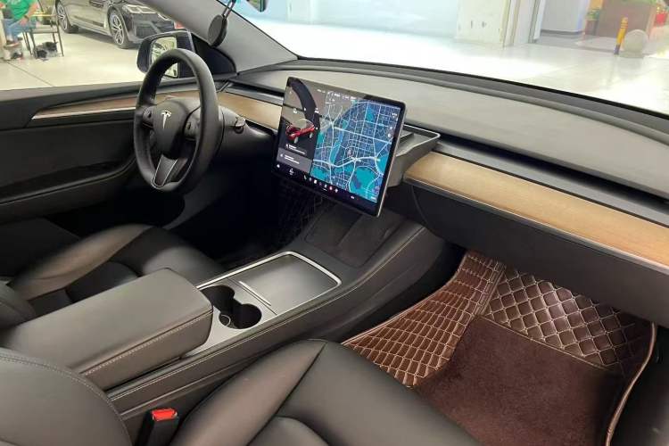 Used Tesla Model Y 2021 Long-Range All-Wheel-Drive Version
