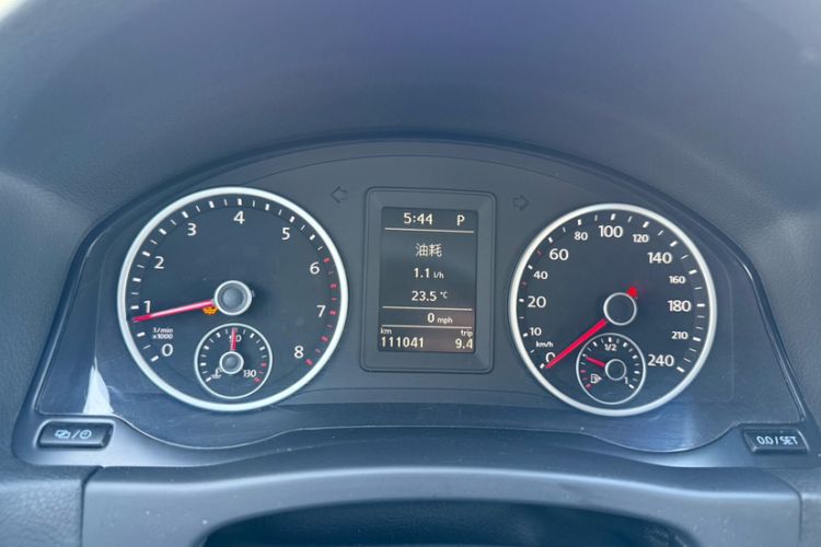 Used Volkswagen Tiguan 2015 1.8TSI Automatic Two-Wheel Drive Comfort Edition Odometer Close Up