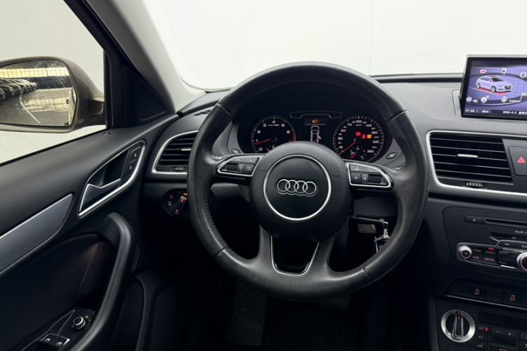 Used Audi Q3 2015 30 TFSI Comfort Model Interior 2