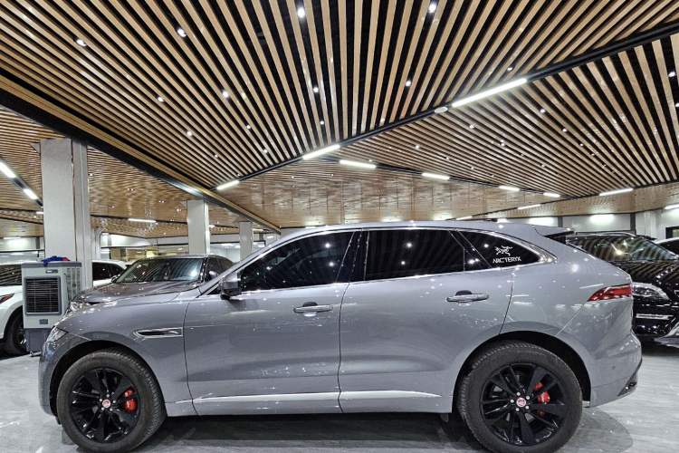 Used Jaguar F-PACE 2021 250 PS R-Dynamic SE
