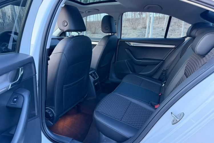 Used Skoda Octavia 2019 1.5L Automatic Smart Drive Luxury Edition China VI Standard
