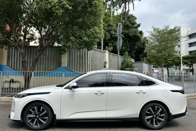 Used CHANGAN Eado 2025 Blue Whale 1.5T 500Bar Prestige Model Exterior 5