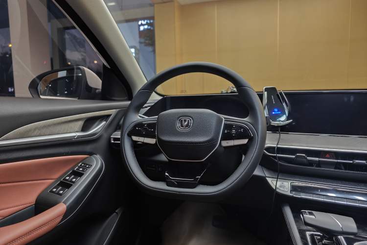 Used Changan Eado 2023 Changan Edition PLUS Blue Whale NE 1.4T GDI DCT Prestige Version
