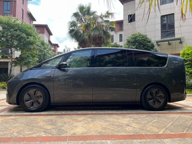 Used Li Auto MEGA 2025 Home Family Special Edition — 31