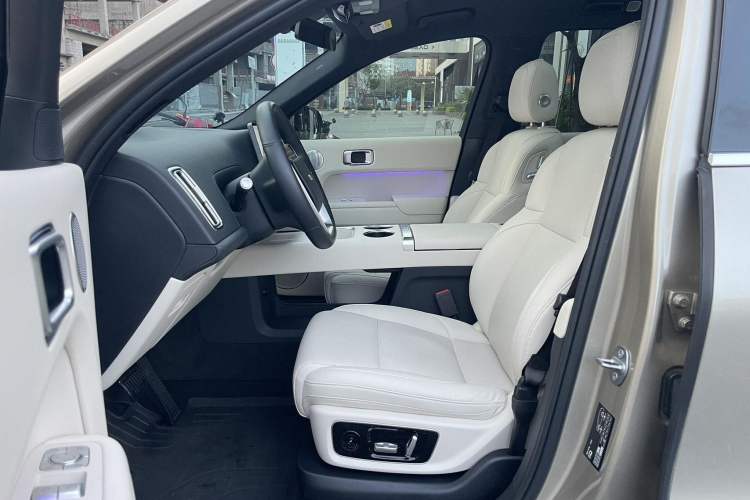 Used Li Auto L8 2023 Pro Model
