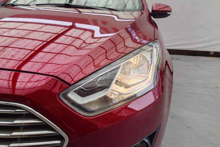 Used Ford Escort 2015 1.5L Automatic Fashion Model