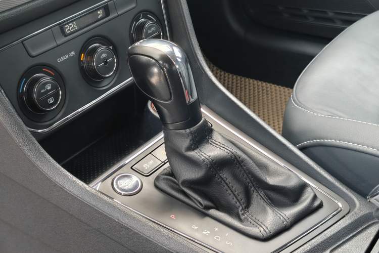 Used Volkswagen Gran Lavida 2017 230TSI DSG Comfort Edition Interior 3