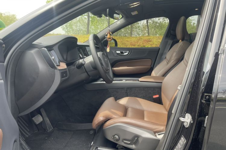 Used Volvo XC60 2025 B5 Four-Wheel Drive Smart & Advanced Luxury Edition Interior 3