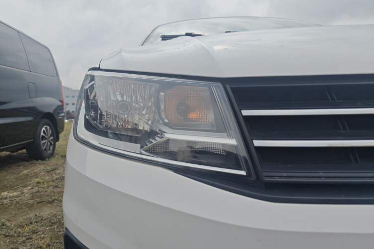 Used Volkswagen Santana 2016 1.6L Automatic Fashion Edition Exterior 2