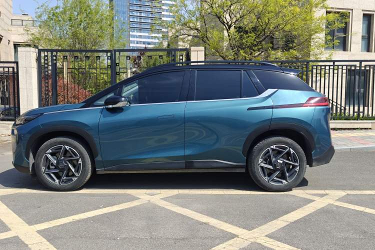 Used AION V 2023 Plus 70 Smart Enjoyment Seven-Seater Edition Ternary Lithium Exterior 3