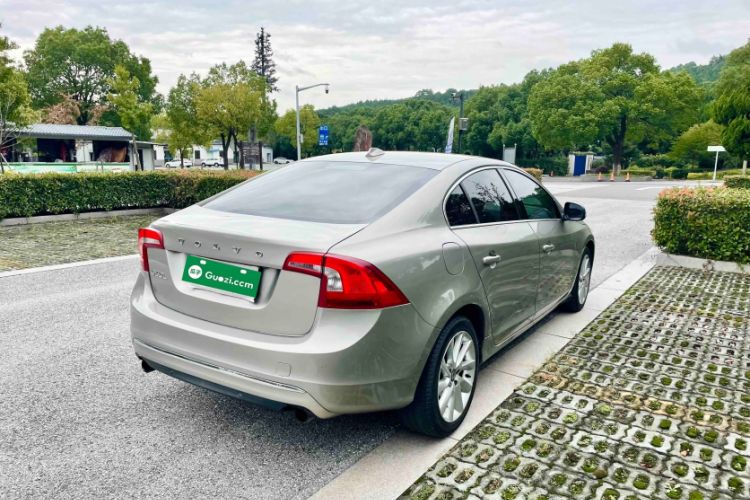 Used Volvo S60 2015 S60L 2.0T Zhiyuan Edition
