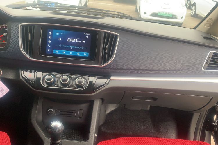 Used FORTHING Lingzhi 2023 M5L 1.6L Comfort 9-Seater Interior 4