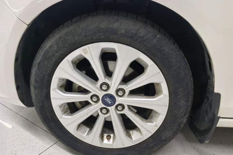 Used Ford Escort 2015 1.5L Automatic Fashion Model
