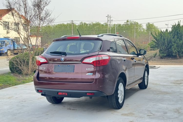 Used Venucia T70 2015 2.0L CVT Smart Edition
