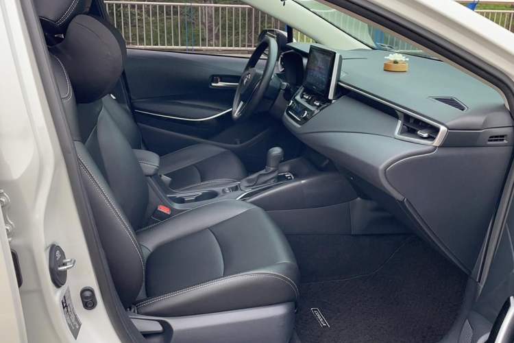 Used Toyota Corolla 2019 Dual-Engine 1.8L E-CVT GL-i Elite Edition Right Front Seat