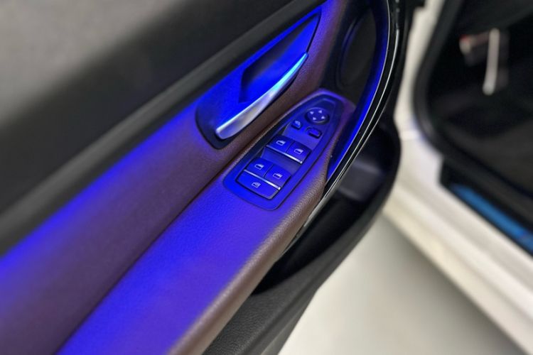 Used BMW 3 Series 2018 320Li Leading Model M Sport Package Interior 10