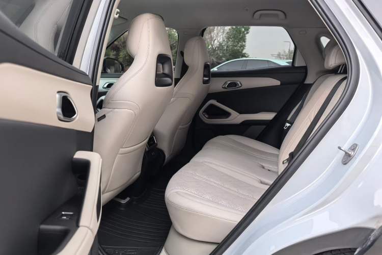 Used BYD Yuan UP 2025 Intelligent Driving Version 401 KM Dynamic Edition Interior 3