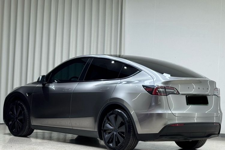 Used Tesla Model Y 2022 Long-Range All-Wheel-Drive Version