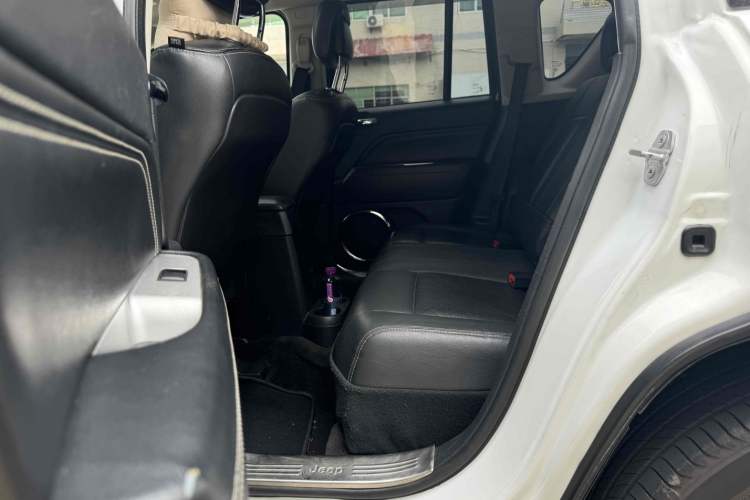 Used Jeep Compass 2015 2.0L Two-Wheel Drive Luxury Edition