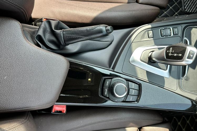 Used BMW 3 Series 2018 318Li Interior 10