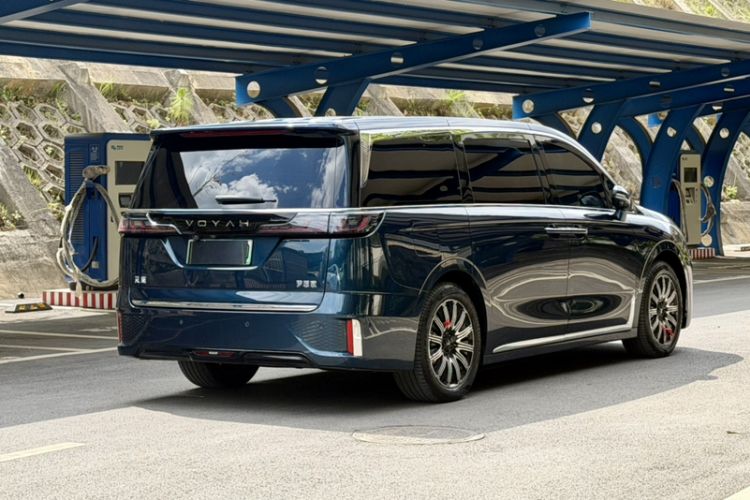 Used VOYAH Dream 2025 EV Four-Wheel Drive Prestige Kunpeng Edition
