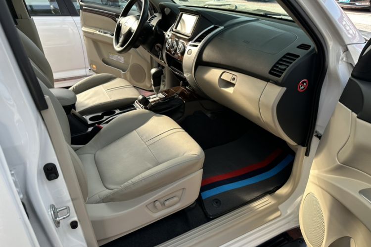 Used Mitsubishi Pajero Sport 2013 3.0L Automatic 4x4 Flagship Edition
