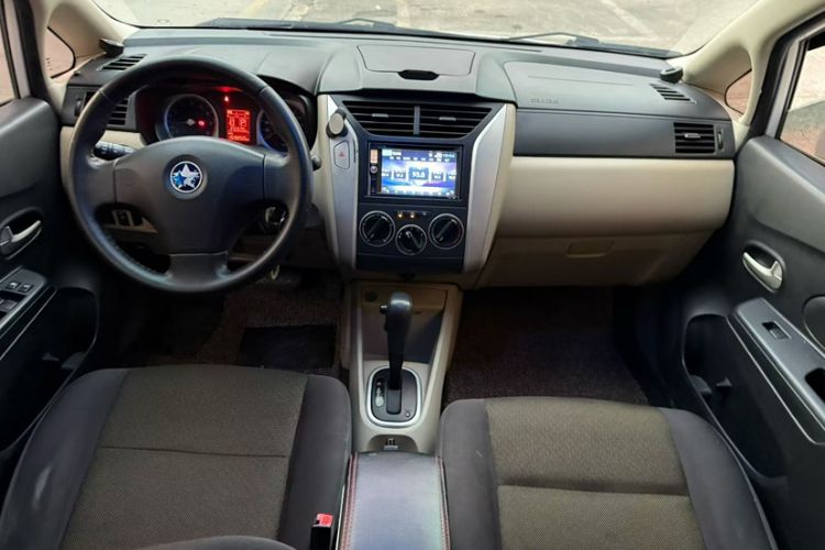 Used Venucia R50 2013 1.6L Automatic Fashion Edition
